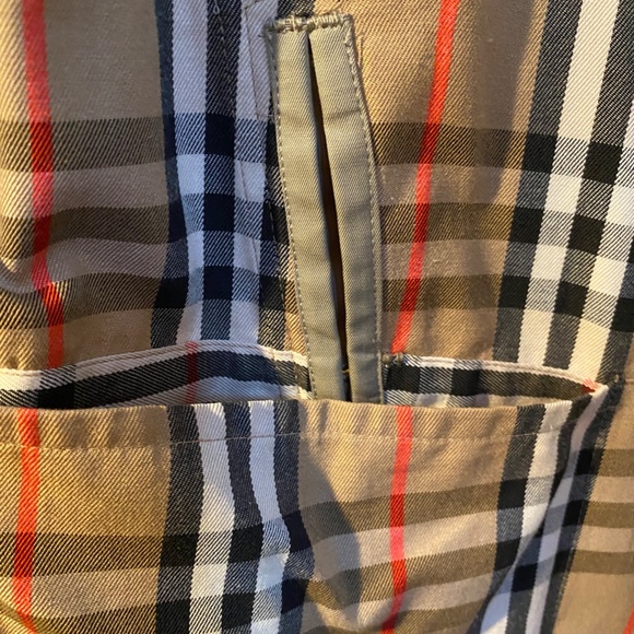 Classic Burberrys London Trench Coat - Picture 6 of 16